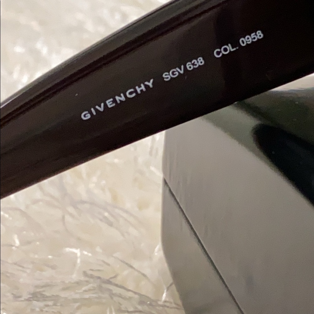 Authentic Givenchy sunglasses - Picture 7 of 8